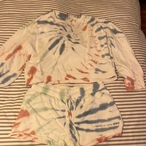A supply tie dye sweat set